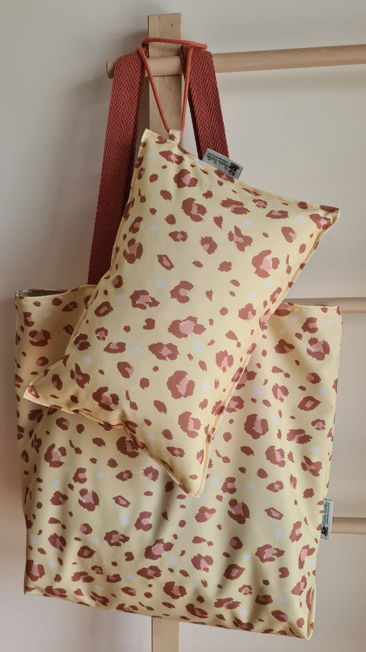 Conjunto saco e almofada de praia leopardo