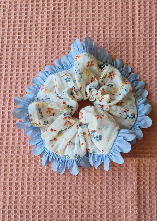 scrunchie florinhas e pétalas azuis